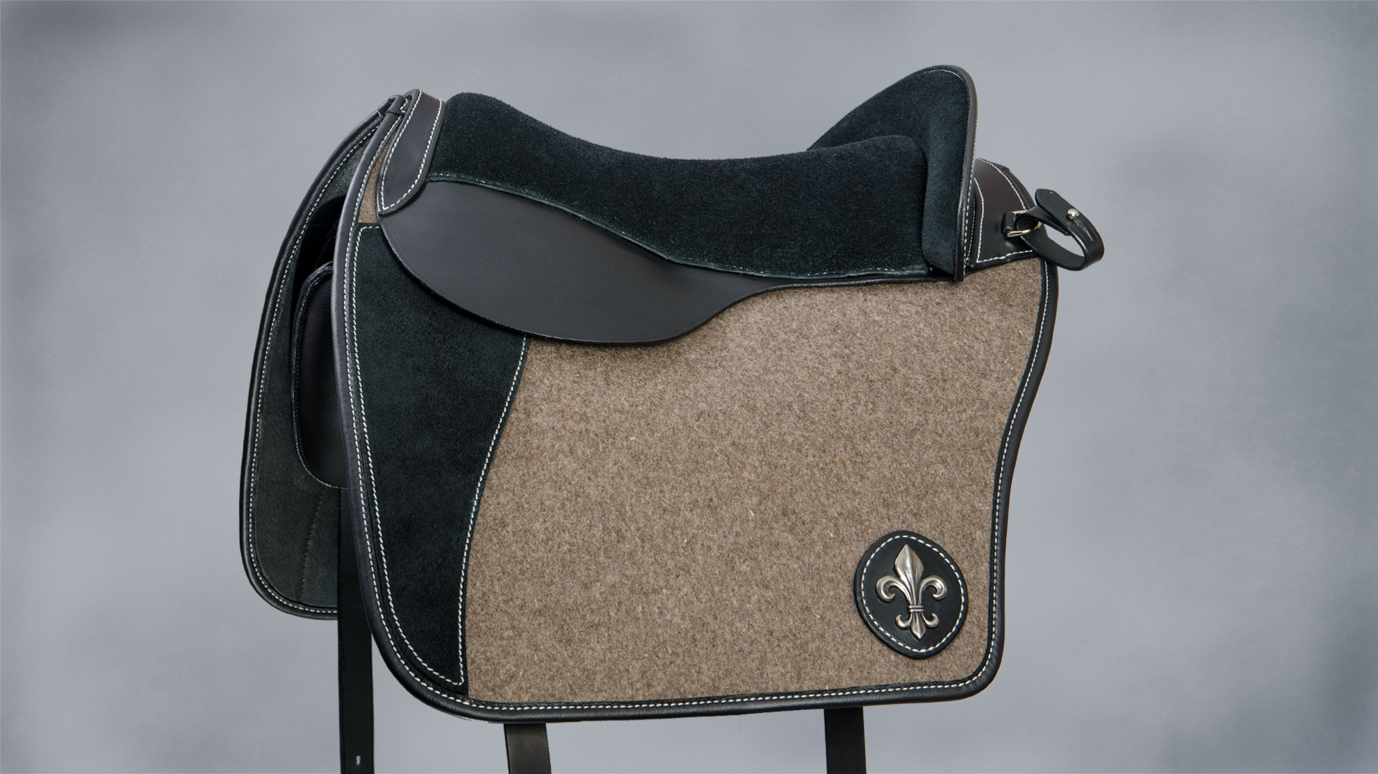 La Selle Legeré Schwarz Naht weiß Zierlilien klein ohne Logo